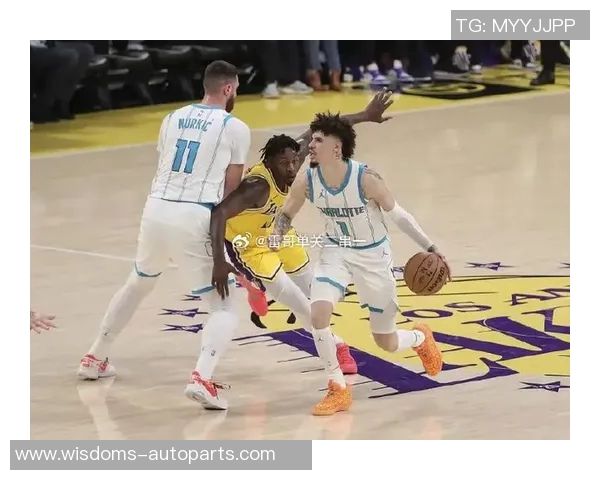08年湖人对阵黄蜂的经典对决回顾与赛季精彩瞬间分析